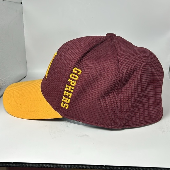 Minnesota Golden Gophers ball cap
Ski-U-Mah! - Picture 6 of 13